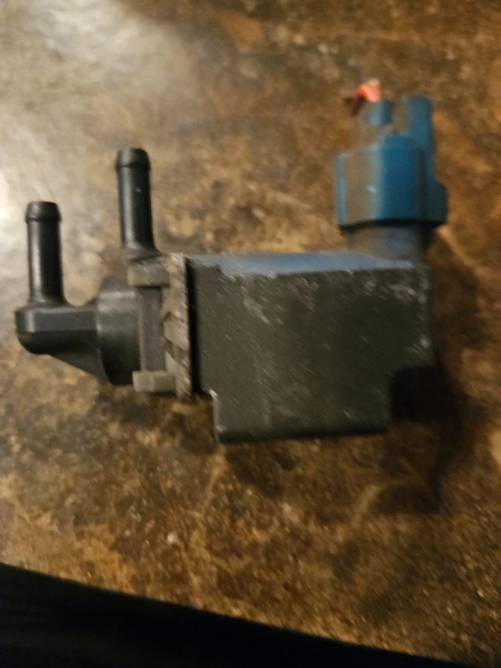 Válvula de control de ralentí de aire Geo Metro Suzuki Swift 1989-1994 18117-60B10 Foto 2 de 2