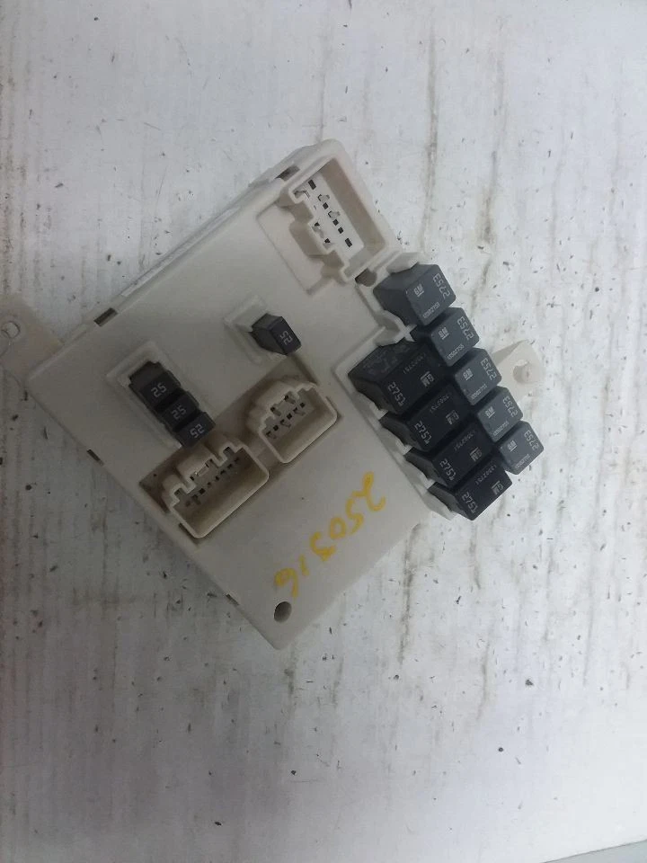 Caixa de junção fusível de cabine 2014 GMC Acadia 23106752 - Imagem 2 de 4