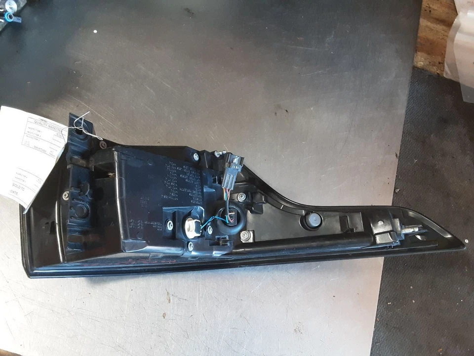 Passenger Tail Light Quarter Mounted Fits 15-17 RANGE ROVER SPORT 542083 - Image 2 of 2