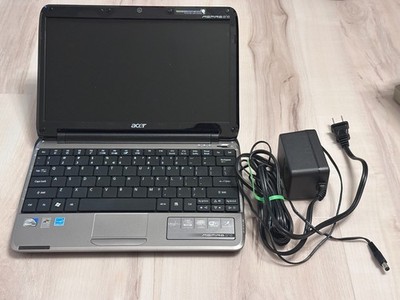 Acer Aspire One 1 Laptop Computer Model ZA3 Windows XP + Power Cord Charger