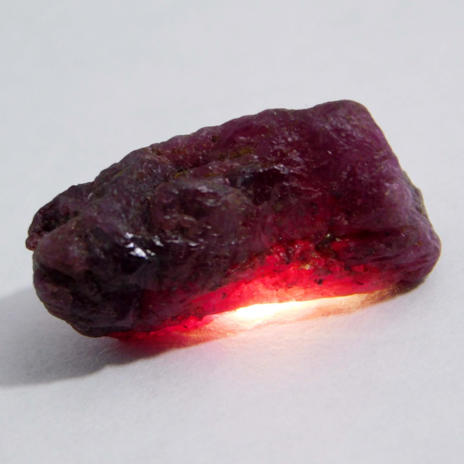 Piedra Preciosa Rubí Natural Mozambique Roja Desbaste 22.90 ct AAA+ IGI 1 Pieza