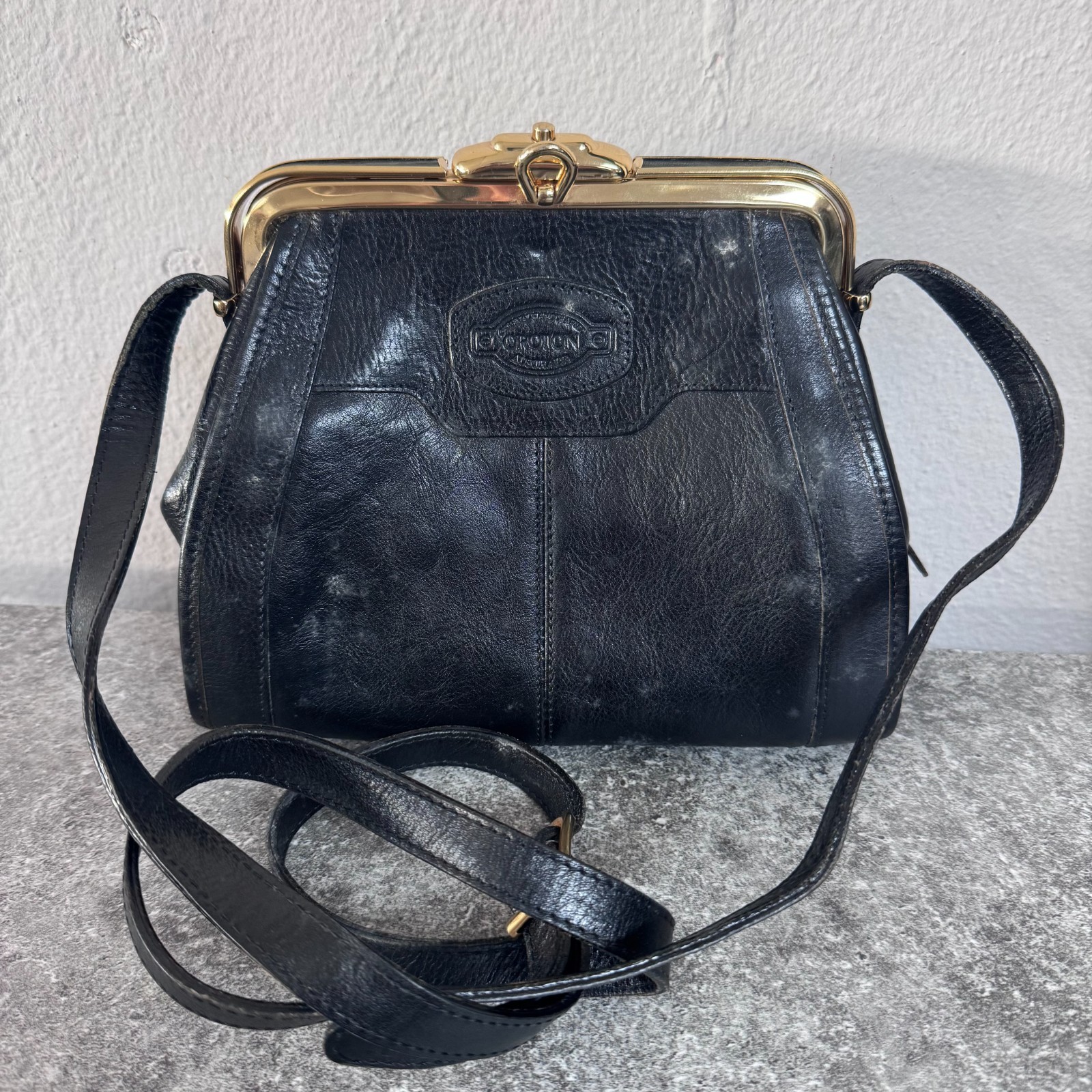 Vintage 90s Oroton Australia Leather Crossbody Purse Handbag Clasp Black