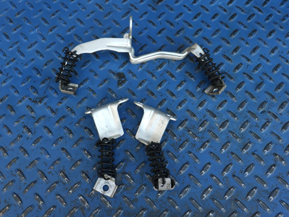 Chevrolet Corvette C4 1991-1996 colgadores de escape OEM Foto 2 de 2