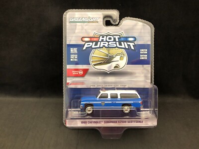 Greenlight Hot Pursuit 46 - NYPD 1990 Chevy Suburban K2500 Scottsdale 43040-D