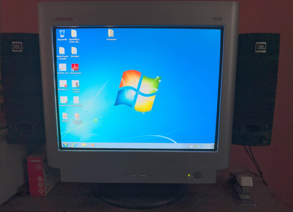 Compaq FS7550 CRT Monitor 17" 85hz 2003 With JBL Speakers - Image 3 of 4
