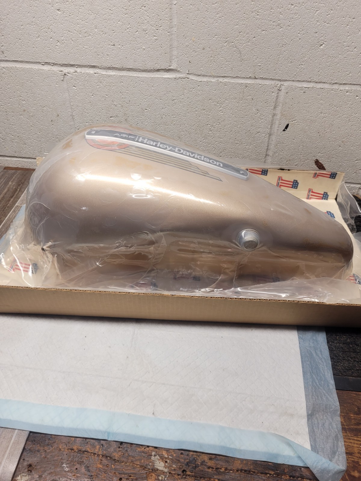 Panhead Flathead Shovelhead Left 1979 Flh Gas Tank Nos..