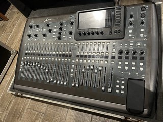 Behringer x32 Digital Desk flight case