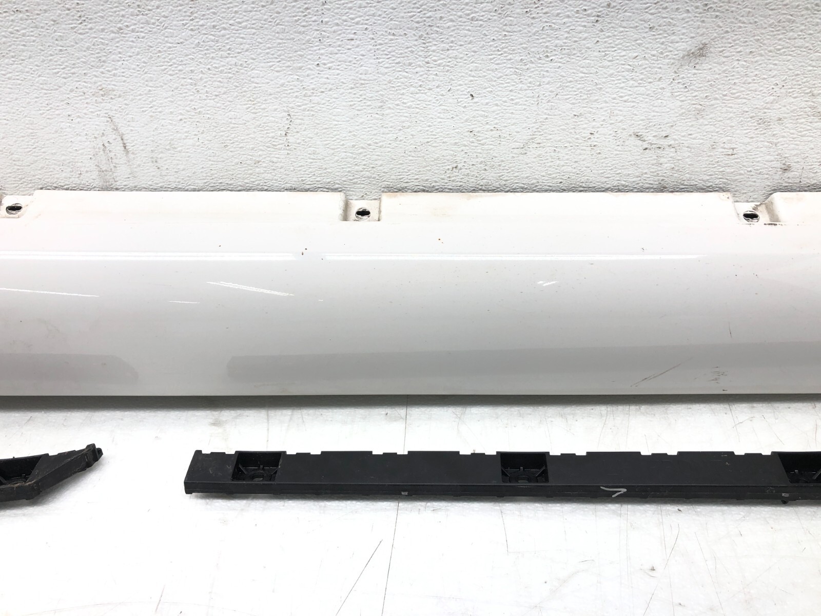 2014-2018 BENTLEY FLYING SPUR LEFT DRIVER SIDE SKIRT ROCKER PANEL MOLDING #NOTE.