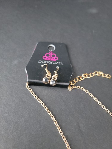 JOYERÍA PAPARAZZI NUEVO CON ETIQUETAS Collar y Pendientes Colgantes Set Tono Dorado - Imagen 3 de 4