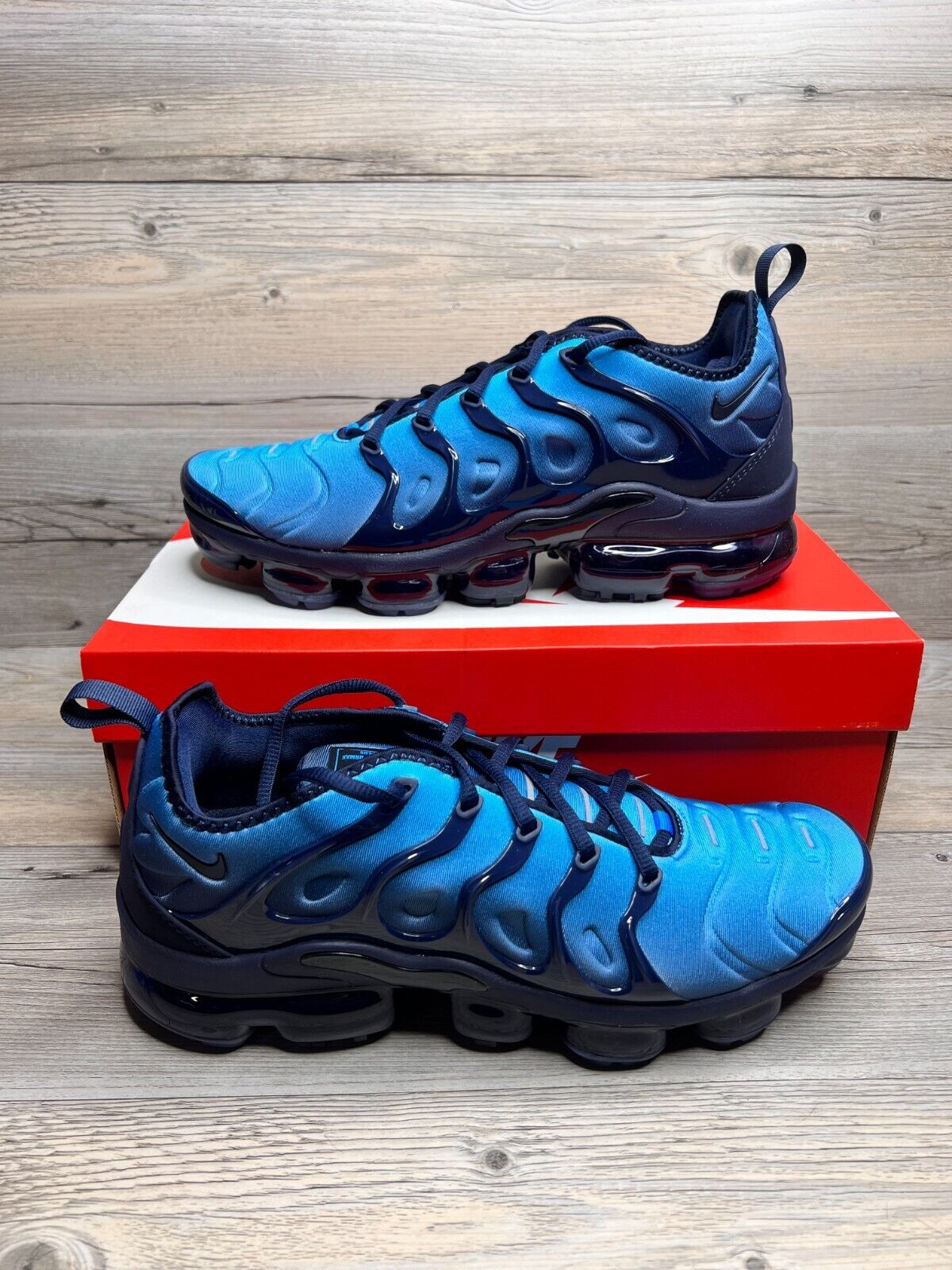 Nike Air VaporMax Plus Obsidian: Dark and Sophisticated Sneakers for Men