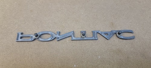 73-76 PONTIAC CATALINA VENTURA ORIGINAL NOS GM TRUCK DECK LID EMBLEM 9633280 - Foto 5 di 10