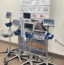 Lot of 4 Glidescope GVL & 1 Cobalt AVL Portable Video Monitors + 8 Camera Blades