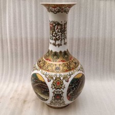 Jarrón de cuello largo con patrón de figura de apertura de ventana esmaltada de porcelana antigua de China