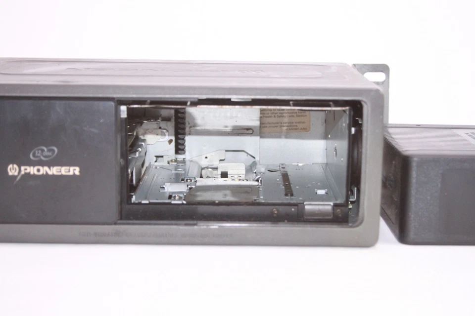 Pioneer 12-Disc Auto CD Player/Changer CDX-FM1235S Untested Parts - Image 2 of 3