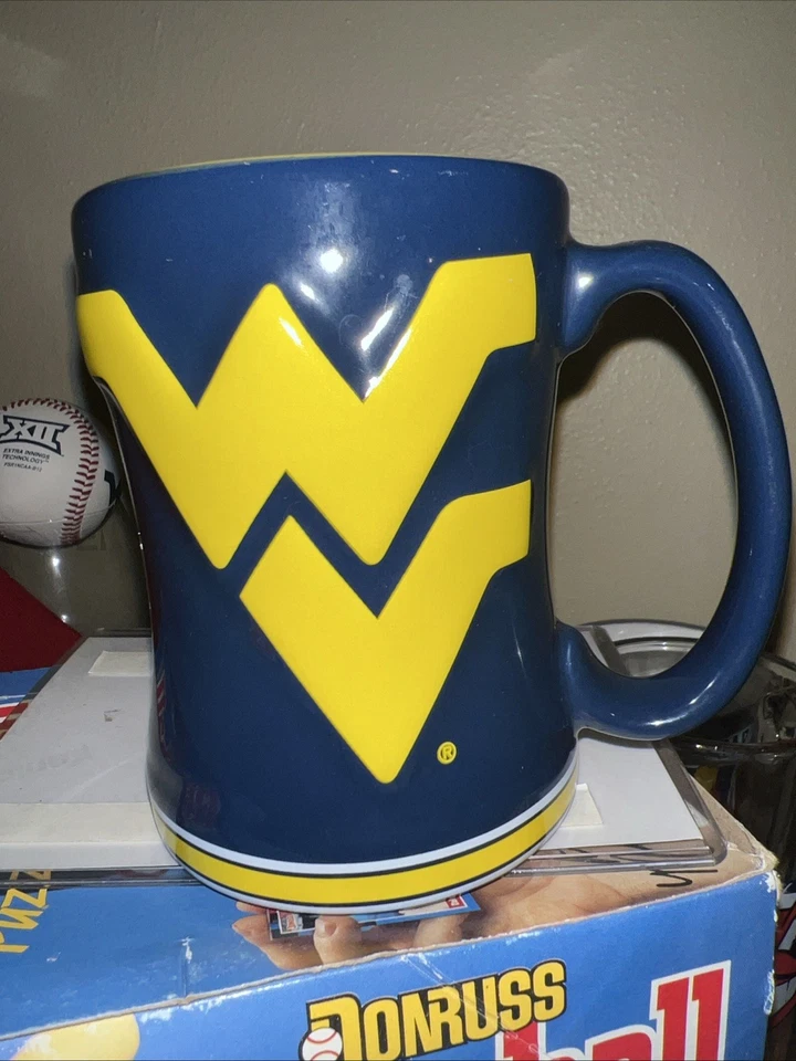 TAZA DE CAFÉ NCAA WEST VIRGINIA 12 oz relieve de cerámica WVU GRANDE 12 Lets Go WVU Foto 2 de 4