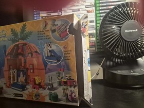 LEGO SpongeBob Krusty Krab (New) 3833 & Good Neighbors 3834 Sets (All Peices)