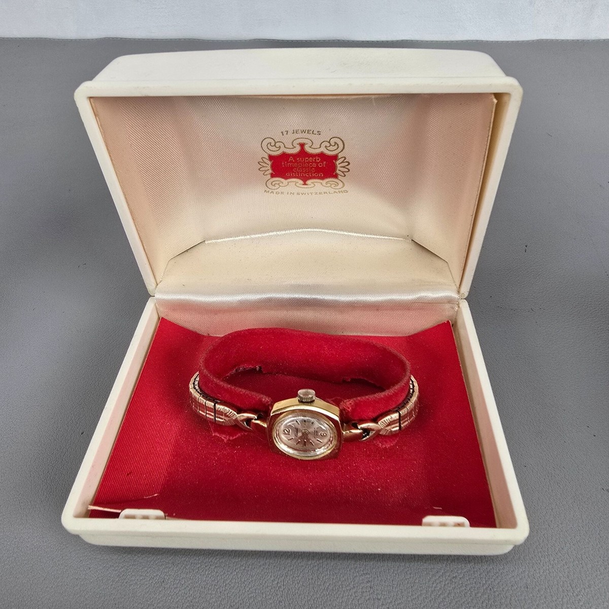Vintage Swiss Cariole 17 Jewels Wind-Up Gold-Tone Ladies Watch In