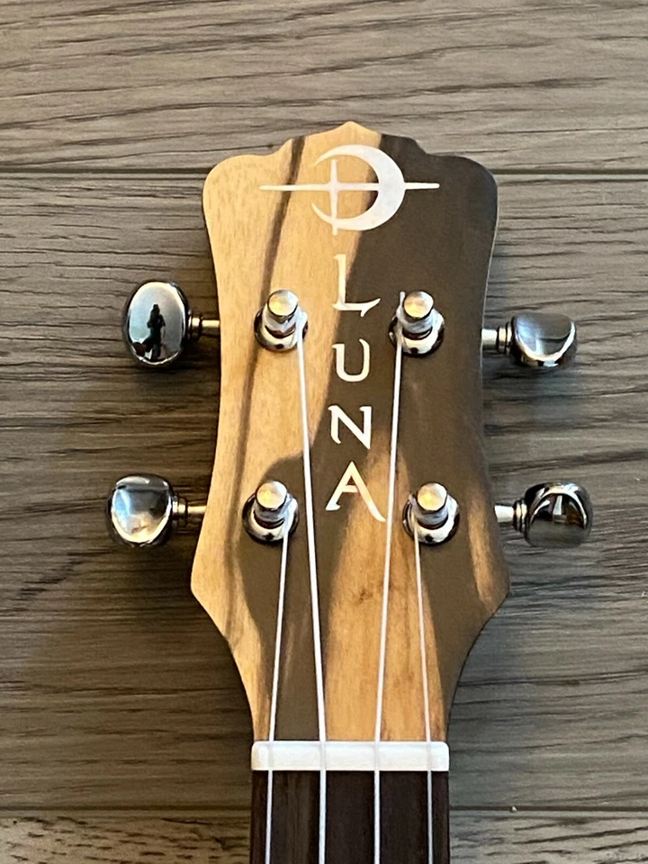 Luna Ukulele Crescent Concert Black/white/Ebony w/gigbag - Image 4 of 4