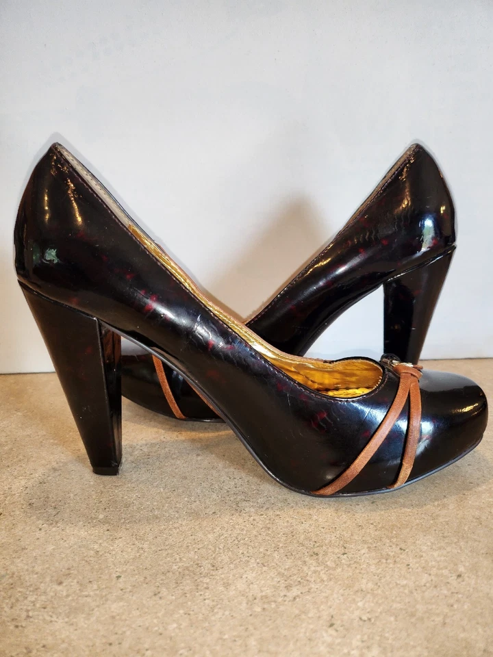 Bomba de tacón alto bicolor Naughty Monkey negra y marrón talla 9,5 Foto 2 de 4