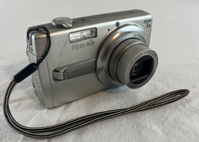 Fujifilm FinePix J50 8.2MP Silver Digital Camera with Charger