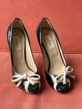 Fabulous, stunning VALENTINO Garavani BLACK PATENT LEATHER BOW PUMPS SIZE 8 us