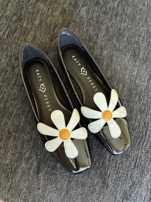 Katy Perry Collections Black Patent Flower-Accent Flats, size 5