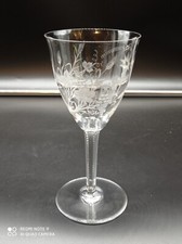Verre à eau ou vin de communion cristal de BACCARAT,raisins,fleurs,signé,H17,5cm