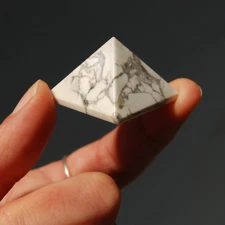 Howlite Crystal Pyramid, 25mm to 30mm