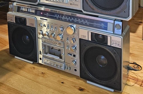 SANYO MX920 GHETTOBLASTER BOOMBOX VINTAGE CLEAN needs service or 4PARTS