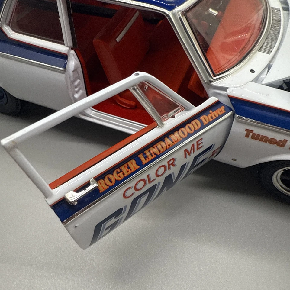 426 Hemi Dodge Super Stock Escala 1/18 Roger Lindamood Driver Foto 4 de 4