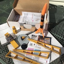 Vtg 90s Estes Alpha III Flying model Built Rocket starter kit W Launch Pad Lot