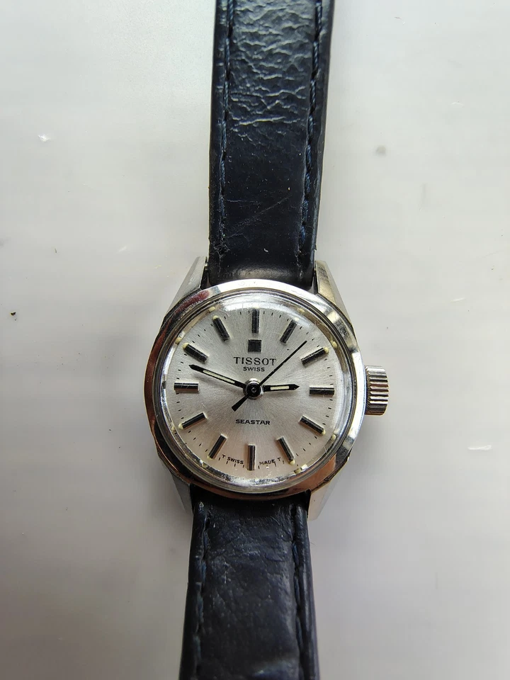 Vintage Tissot Seastar Stainless Steel Womens Watch Running W Original Band - Image 2 of 4