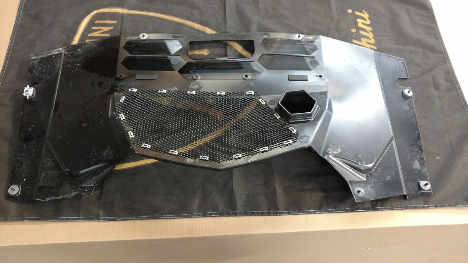 LAMBORGHINI AVENTADOR REAR ENGINE BAY COVERING PANEL OEM 470103786G