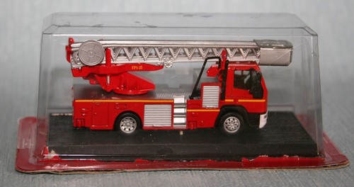 DEL PRADO 1:64 IVECO 130E24 FIRE ENGINE IN A BLISTER PACK - Picture 7 of 10