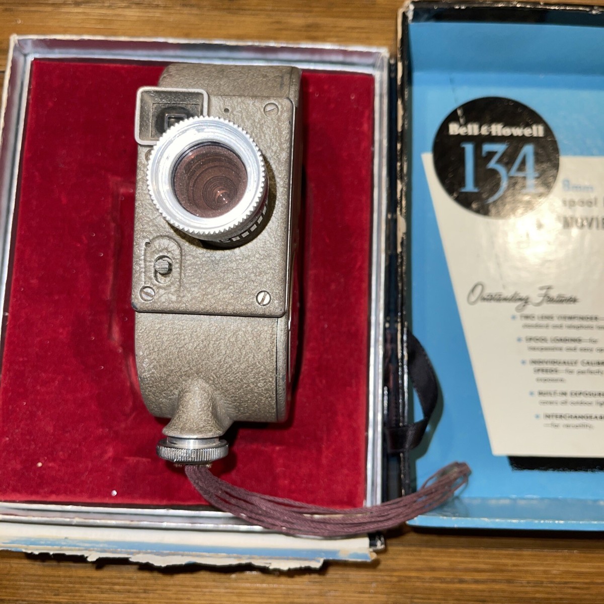 ベル&ハウエル　Bell&Howell 8mm 134 CAMERA 1950's Bell & Howell Model 134 Vintage 8mm Turret Movie
