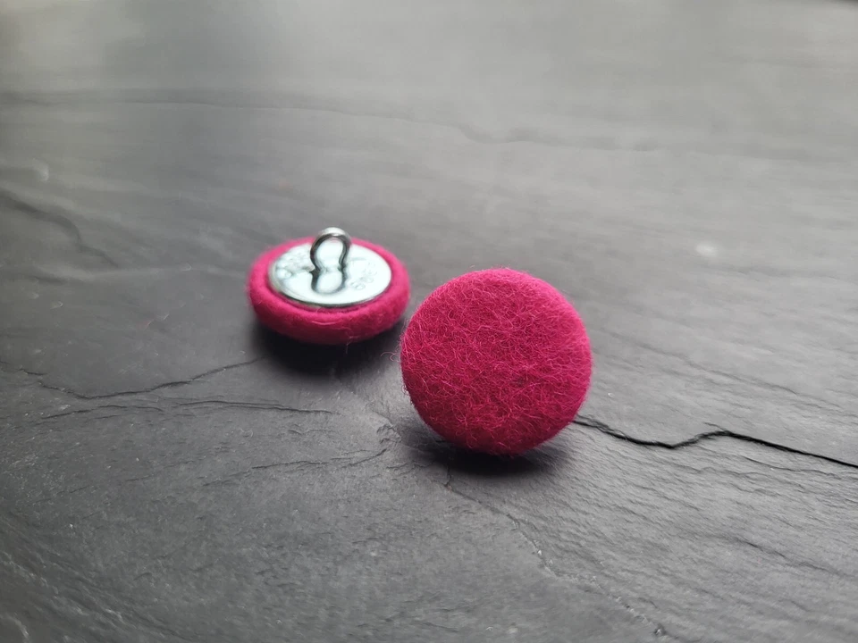 100% Wool Felt Pink Fabric Covered 14, 19, 23, 25 or 31mm Buttons in 80+ colours - Image 4 of 4