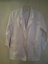Peaches Women  s White Lab Coat with Embroidered Detailed Size Large 22 Inch Bust