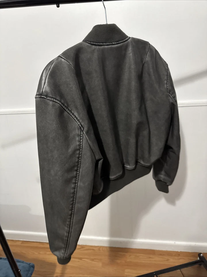 Chaqueta bomber de cuero Zara talla S Foto 2 de 2