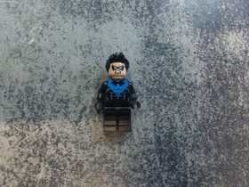 Lego Nightwing 30606 Blue Chest Symbol Batman II Super Heroes Minifigure