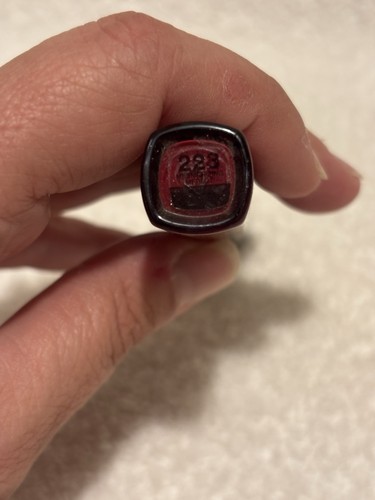 Neu L’Oréal 2-teiliger langanhaltender flüssiger Lippenstift Farbton 223 faszinierend merlot - Bild 2 von 2