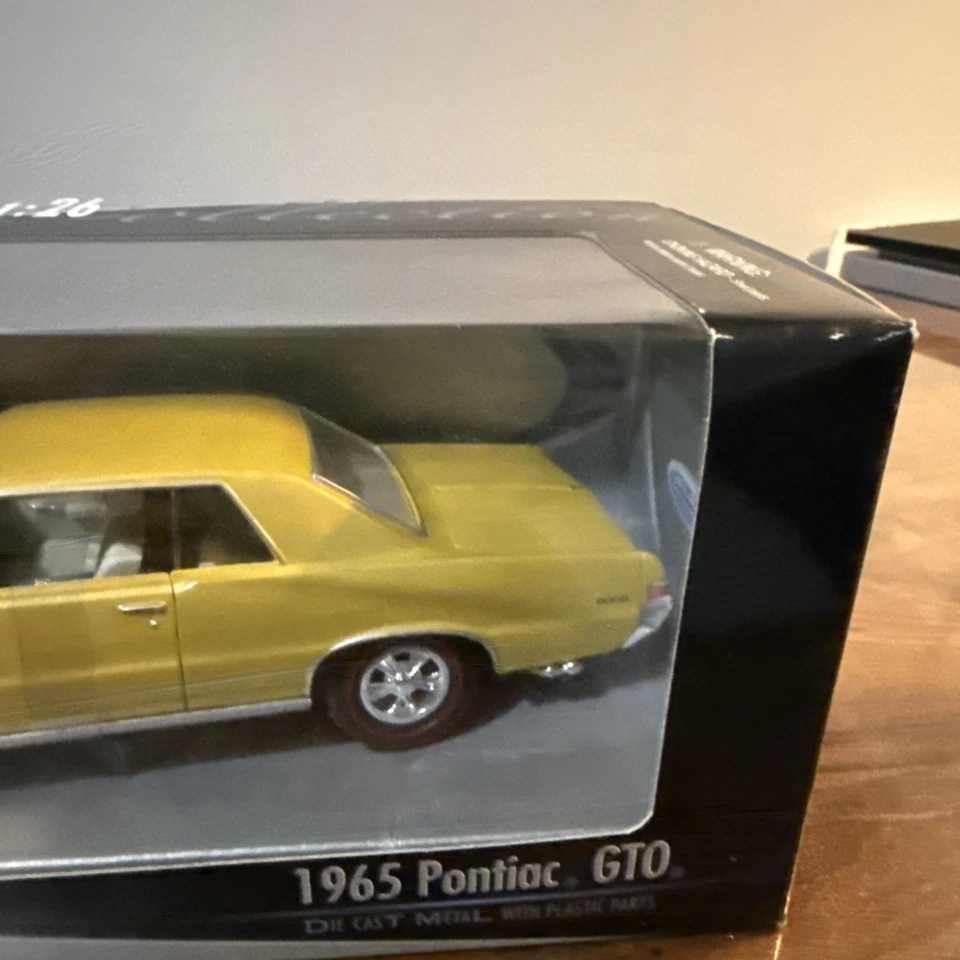 Welly Pontiac Yellow 1965 Scale Model Car 1/26 22092W New in Box - Image 4 of 4