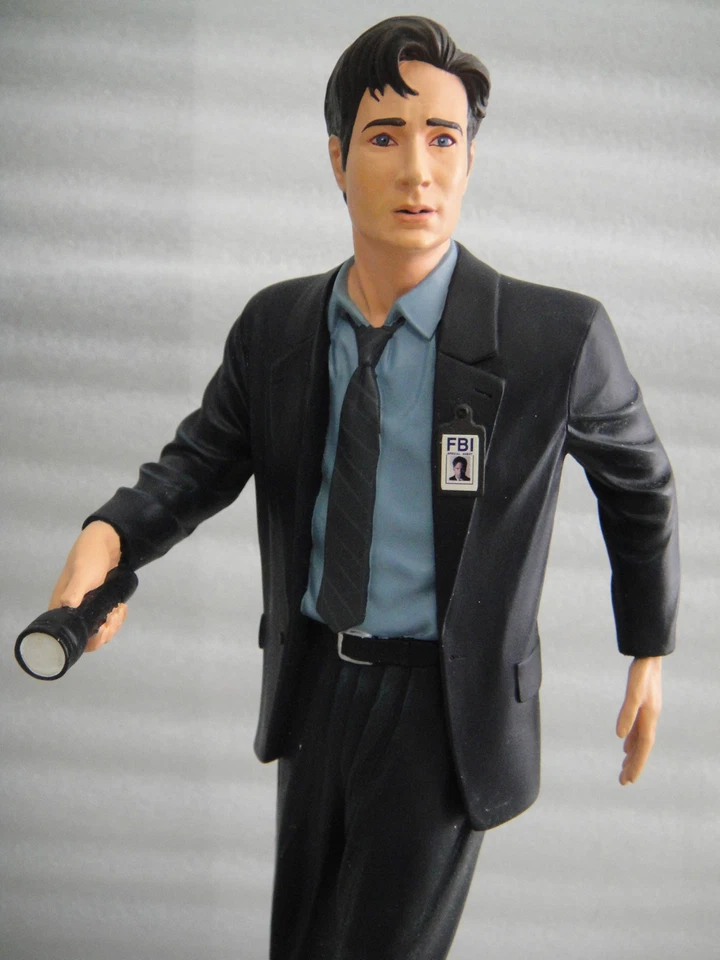 The X-FILES ESTATUA FOX MULDER Maqueta DANA SCULLY Bowen Figura CABALLO OSCURO Película Foto 4 de 4
