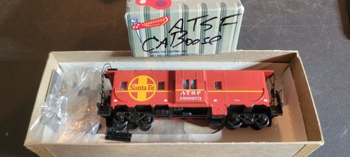 Vagón de tren escala HO EX EN CAJA ROUNDHOUSE ATSF CABOOSE SANTA FE 99973 | Zustand: Used