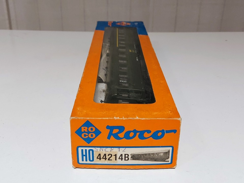 Roco H0 - 44631 - Transport De Passagers - 2 Voitures De Train Express A 4 Essieux 2e Classe Sncf