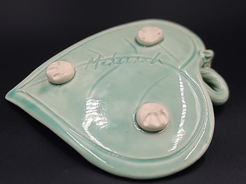 Mahannah Pottery Frog on Leaf Lily Pad Trinket Dish Pastel Green Glaze - Picture 12 of 14