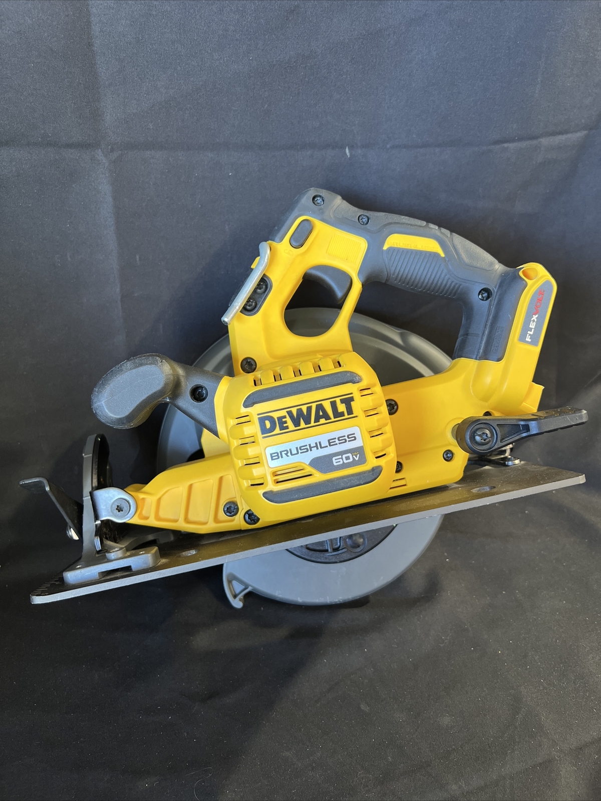 DEWALT DCS578 BRUSHLESS CORDLESS CIRCULAR SAW 7 1/4" 60V MAX Bare Tool Only Read