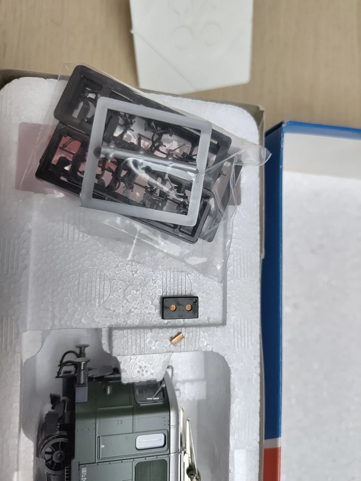 Roco SBB 63530 Ae 4/6 10812 digital mit ESU Decoder in OVP mit Zurüstteilen etc. - Bild 3 von 4