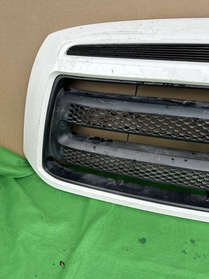 2010 2011 2012 2013 Toyota Tundra Front Upper White Grill Grille 53111-0C180 OEM - Image 2 of 4