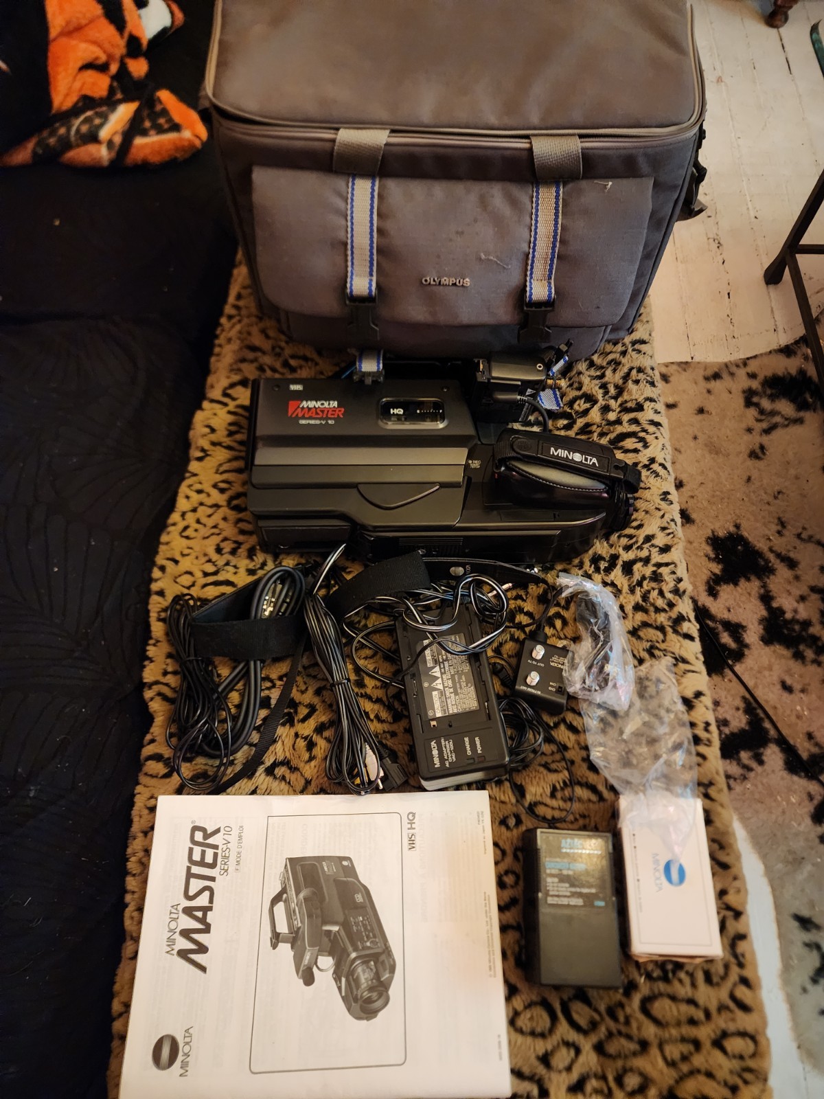 W/manual, Case, Cords, Extra Batteries, Bag