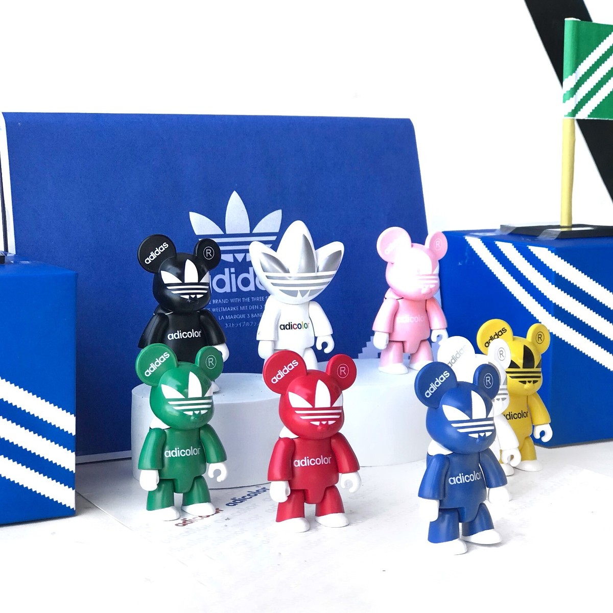 非売品 adidas オリジナルス toy2R Qee キーホルダー　ノベルティ Yahoo!オークション - 希少 adidas/アディダス Toy2R Qee Key